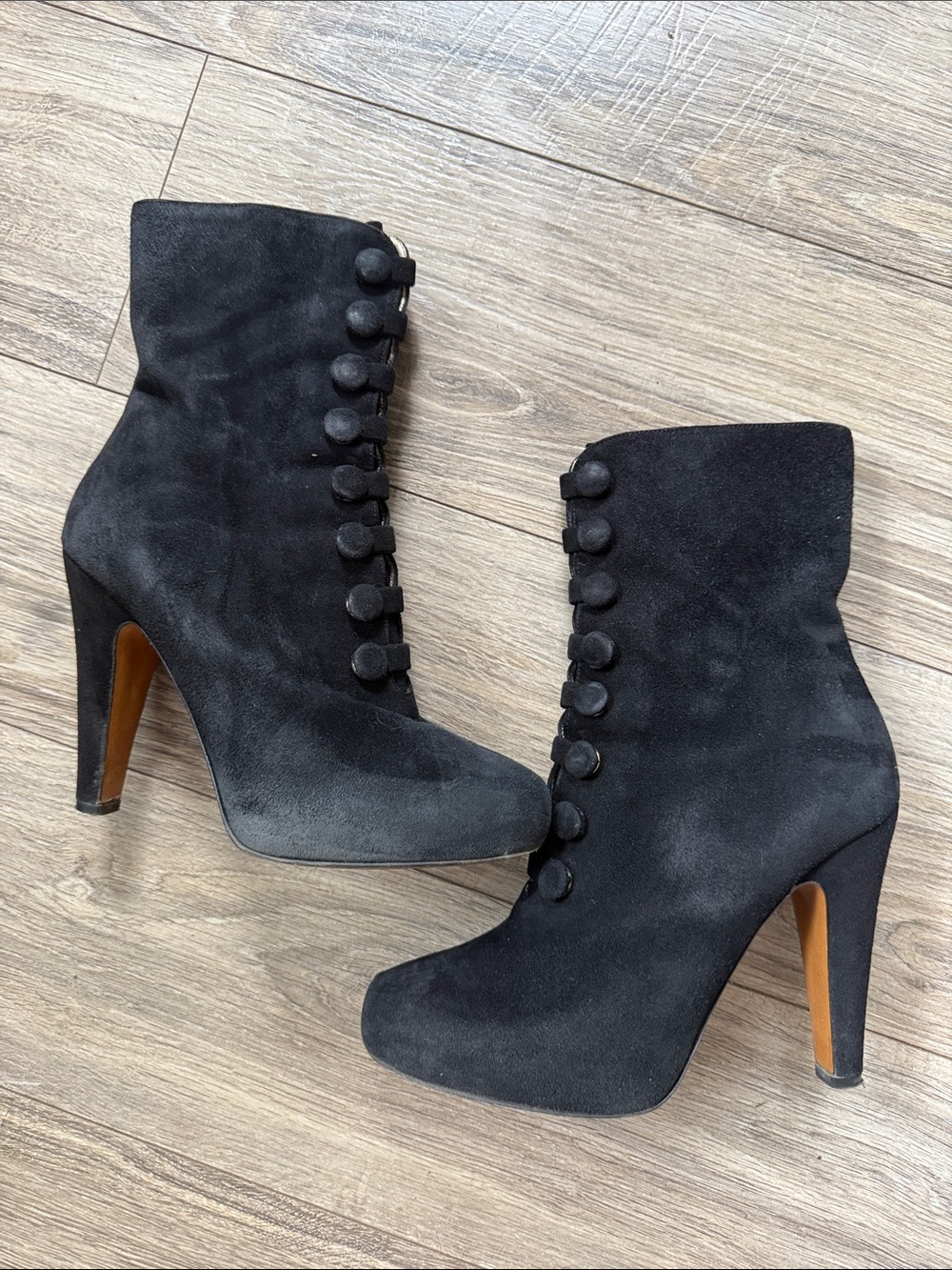 Coach Fifre black suede ankle boots feature a distinct button-front sz 8/2 Italy